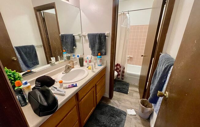 2 beds, 1 bath, $1,295, Unit 201