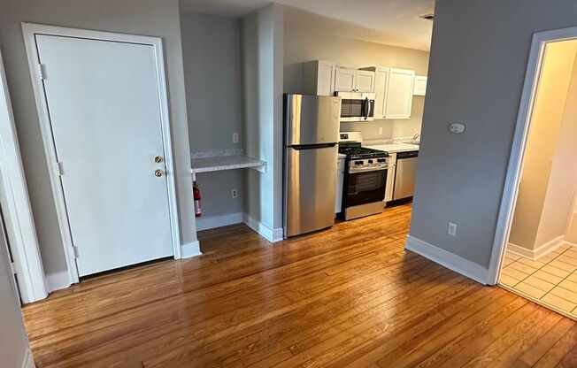 2 beds, 1 bath, $1,295, Unit Apt #D