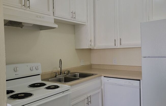 1 bed, 1 bath, 725 sqft, $1,345, Unit 121