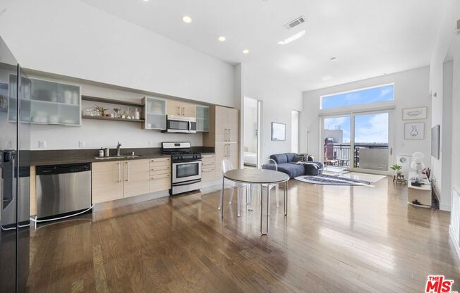 2 beds, 2 baths, 1,020 sqft, $3,200, Unit 610