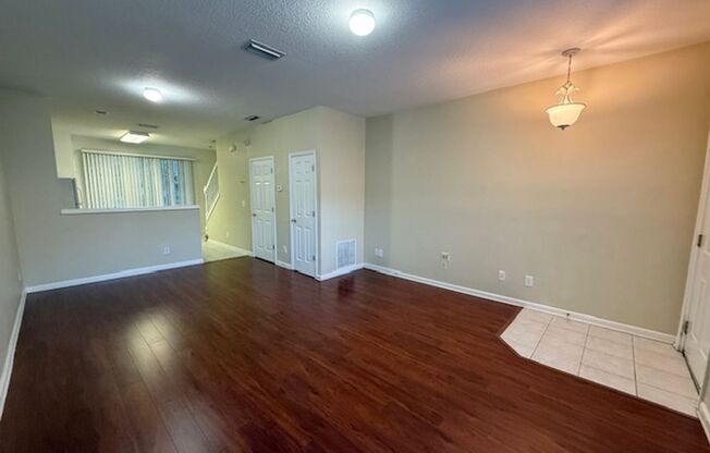 Nice 2 bedroom townhome for rent in Drayton Park!