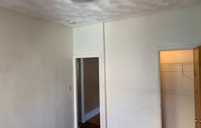 3 beds, 1 bath, 1,000 sqft, $3,800, Unit 4