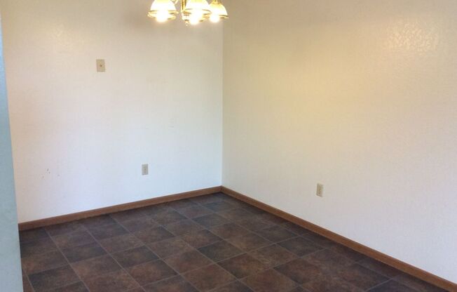 3 beds, 1 bath, 1,220 sqft, $995, Unit 115