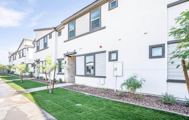 Exterior of the 2-story aparments at Village Greens of Queen Creek