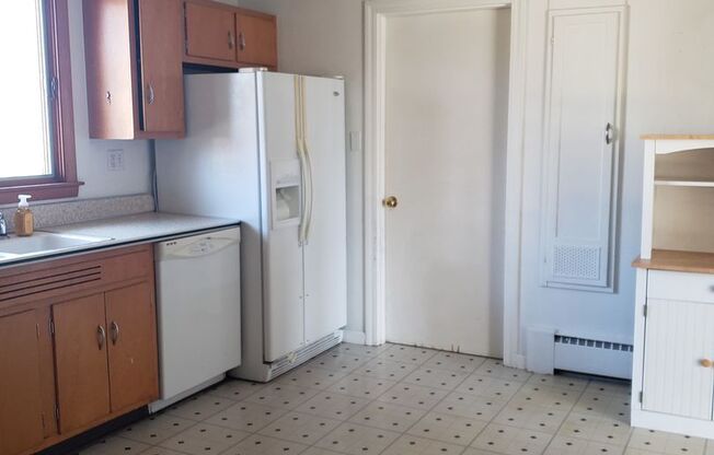 3 BD Ranch with THREE garages