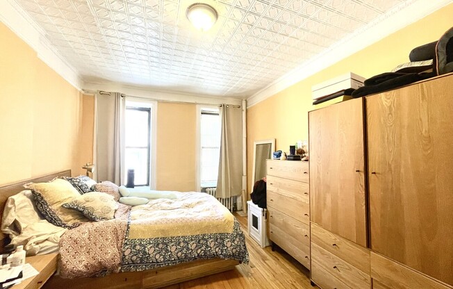 416 W 47 ST