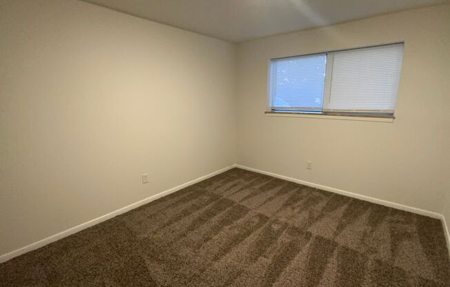 2 beds, 1 bath, 800 sqft, $1,000, Unit 20
