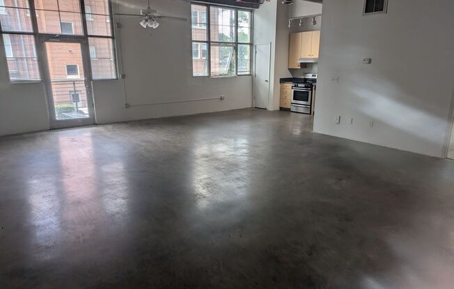 Studio, 1 bath, 925 sqft, $1,800, Unit A-212