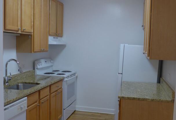 2 beds, 2 baths, 920 sqft, $2,095, Unit 906