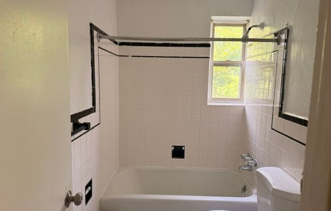 1 bed, 1 bath, 653 sqft, $900, Unit B62