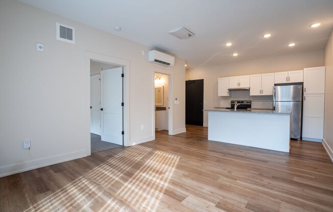 1 bed, 1 bath, 579 sqft, $1,400, Unit 24