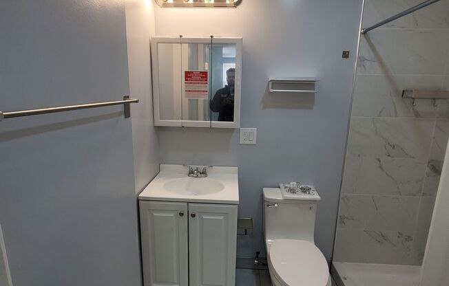 Studio, 1 bath, 350 sqft, $1,000, Unit 427 Unit 1