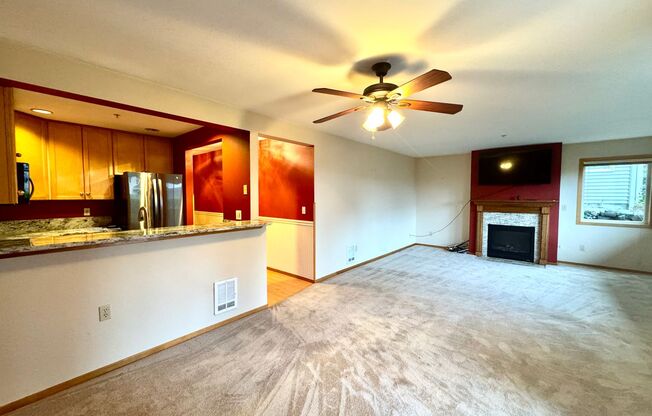 In town Kingston, walking distance to the Seattle and Edmonds ferry, main floor condo