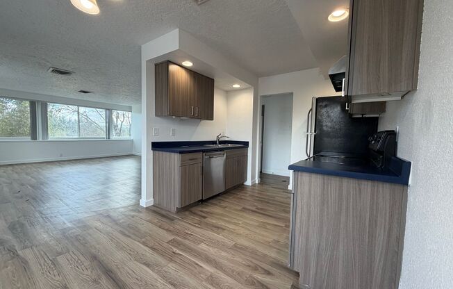 3 beds, 2 baths, 985 sqft, $2,375, Unit 401