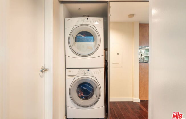 1 bed, 1 bath, 814 sqft, $4,250, Unit 415