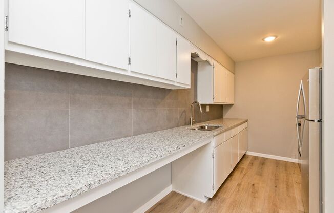 1 bed, 1 bath, $1,100, Unit 6