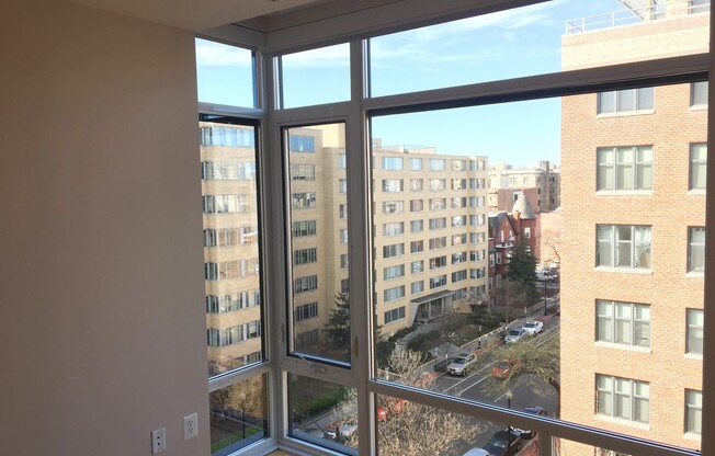 2 beds, 1 bath, $4,350, Unit 809