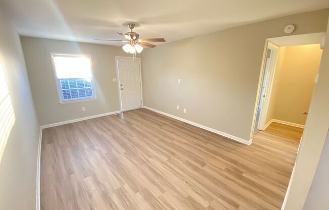 1 bed, 1 bath, 615 sqft, $1,100, Unit 871 Oakwood Villa