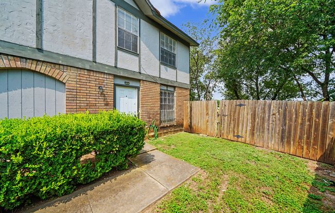Meadow Field Ave. 5216