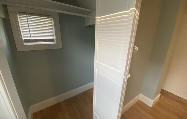 2 beds, 1 bath, $3,600, Unit A
