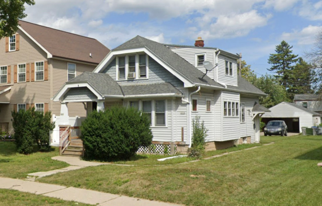 4458-4460 N 65th St