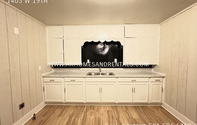 1403 W 19