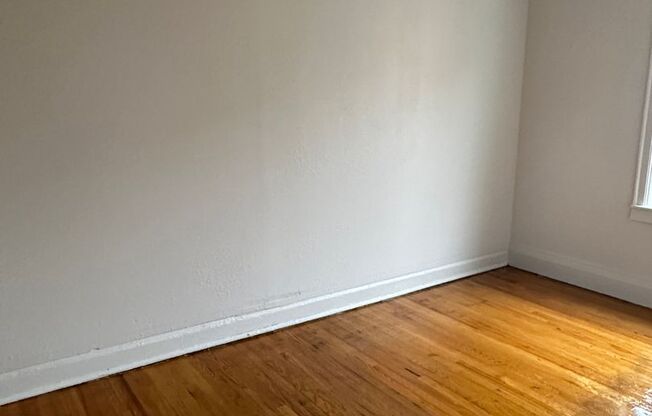 1 bed, 1 bath, $750, Unit 203