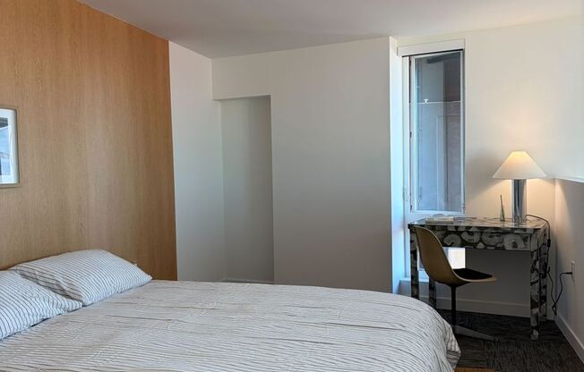 1 bed, 1 bath, 650 sqft, $2,375, Unit 607