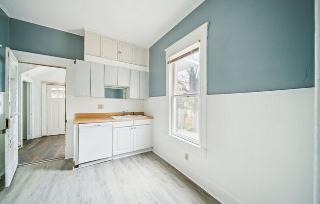 3 beds, 2 baths, $1,200, Unit 1317 S Carson Avenue