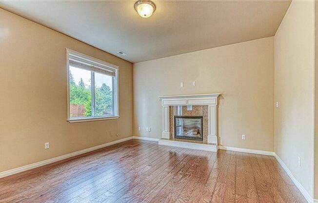 Meticulously maintained fully air conditioned 3 bedroom and 3 bath house in Serrano Community!