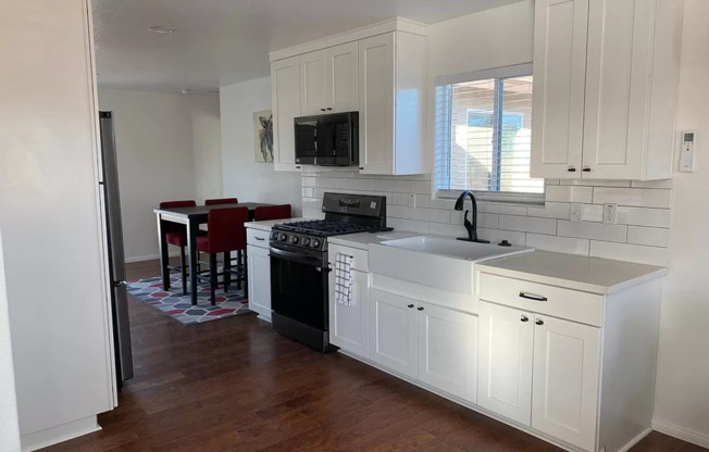 2 beds, 1 bath, $1,750