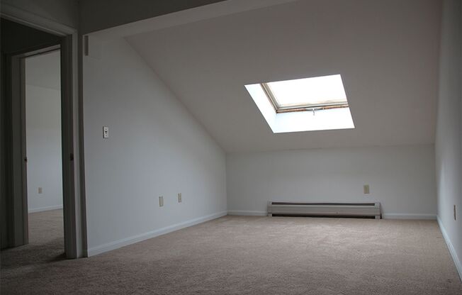 2 beds, 1 bath, 927 sqft, $1,950, Unit 535