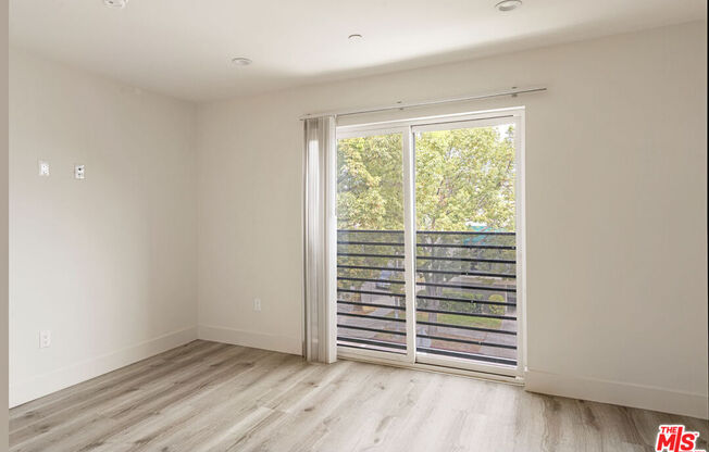 5456 1/2 BARTON AVE