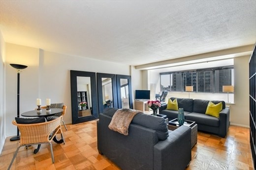 2 Hawthorne Pl.