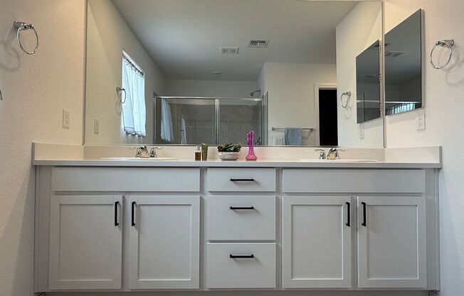 Brand new Southwest 3 bedrooms 2.5 bathrooms