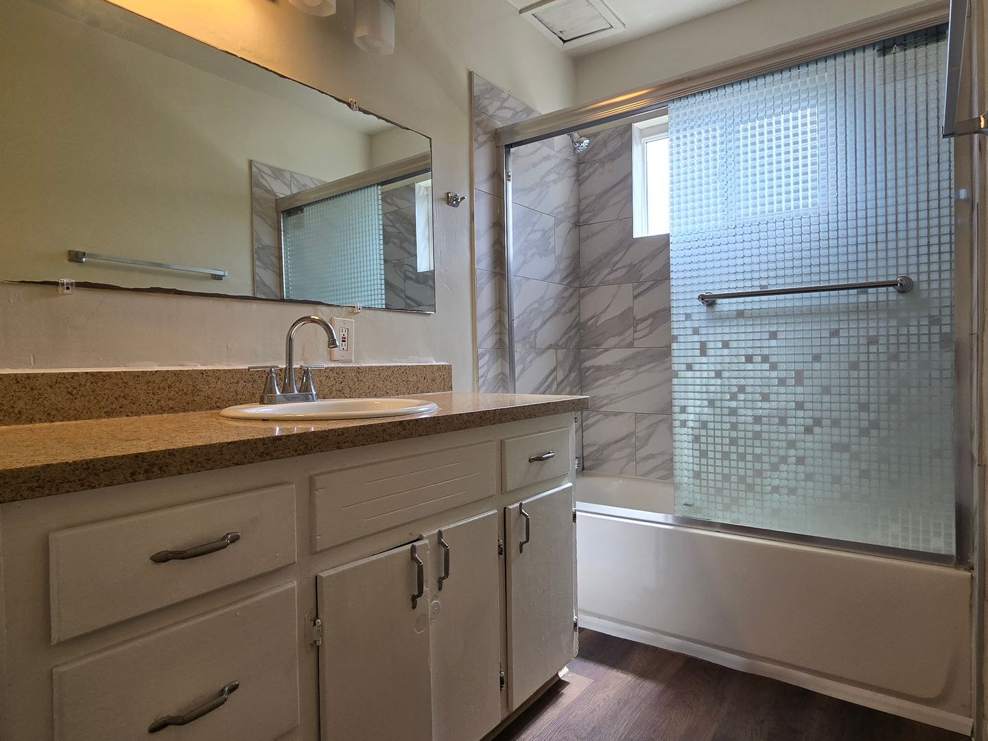 Spacious Downstairs Apartment, Fresh Paint, Quartz Counters, Stainless Steel Appliances, Pool, Parking!