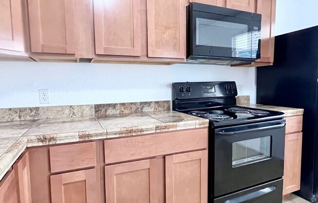 *MOVE IN SPECIAL - LOTS OF SPACE AND WALKING DISTANCE FROM DOWNTOWN!* Downtown Phoenix Living at The Palms Downtown - Remodeled 2 Bed 1 Bath Apartment Close To Everything!