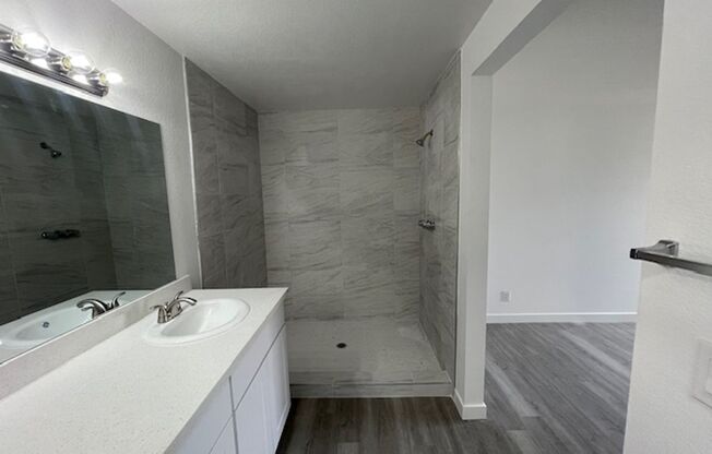 2 beds, 2 baths, $1,375, Unit UNIT 1083