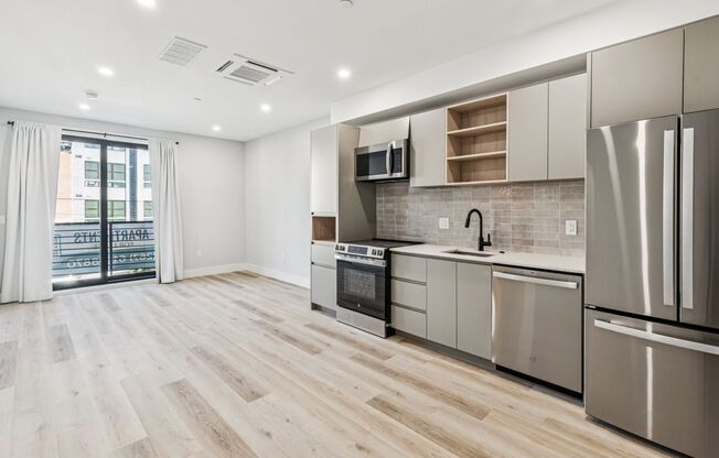 2 beds, 1 bath, 840 sqft, $2,800, Unit 411