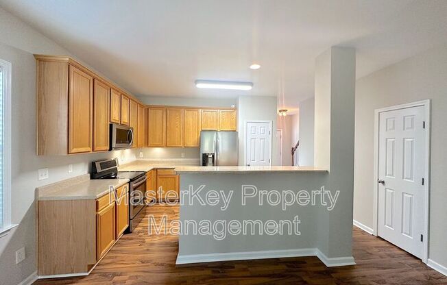631 ELM AVE