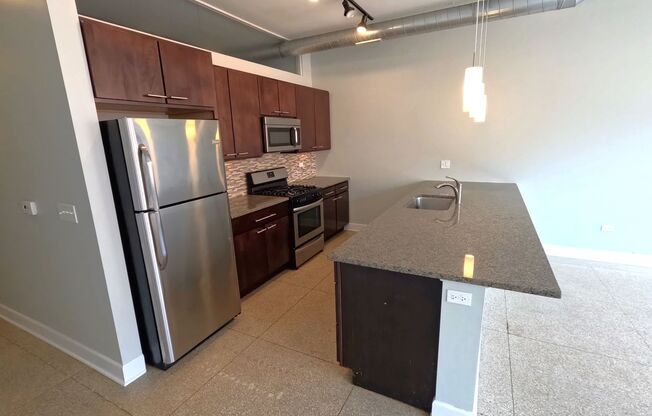 2 beds, 2 baths, 1,122 sqft, $2,595