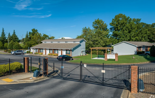 2 beds, 1.5 baths, 950 sqft, $1,450, Unit B2