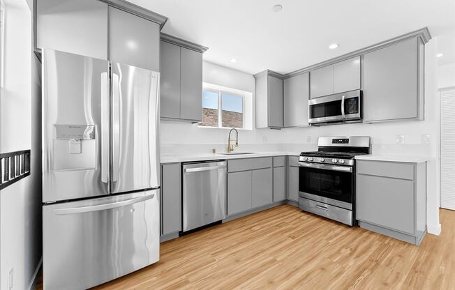 4017 1/2 MONT CLAIR ST