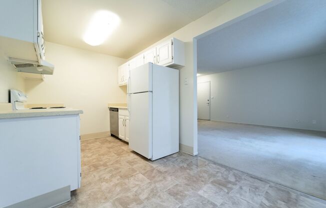 2 beds, 1 bath, 760 sqft, $2,450, Unit 26