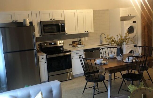 1 bed, 1 bath, 682 sqft, $1,350, Unit 205