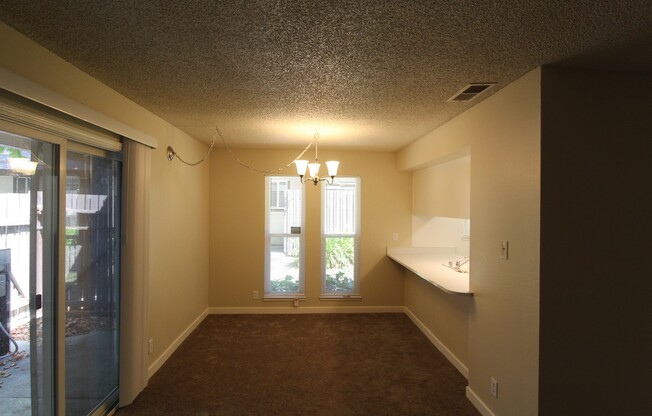 Concord 3 bedroom 2 bath condo updated bathrooms, walk to shopping & Clayton Valley Highschool!