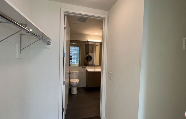 Studio, 1 bath, 480 sqft, $2,500, Unit 807