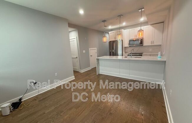 804 21 ST NE