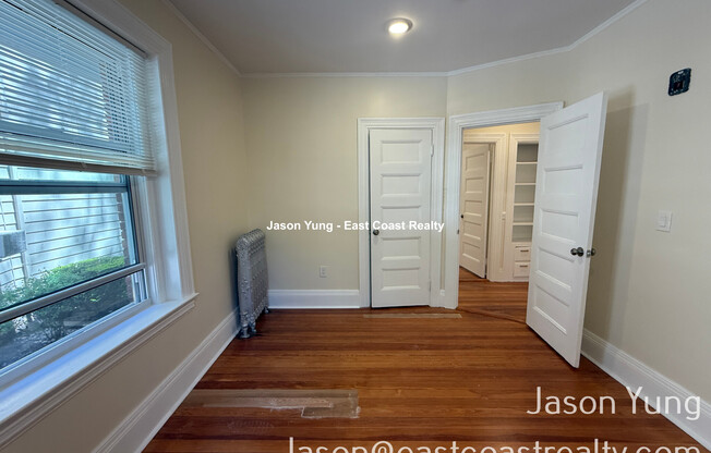 10 BALES ST