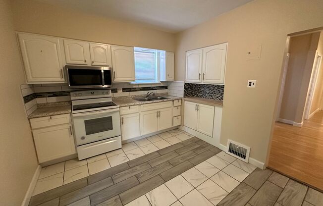 1 bed, 1 bath, 893 sqft, $800